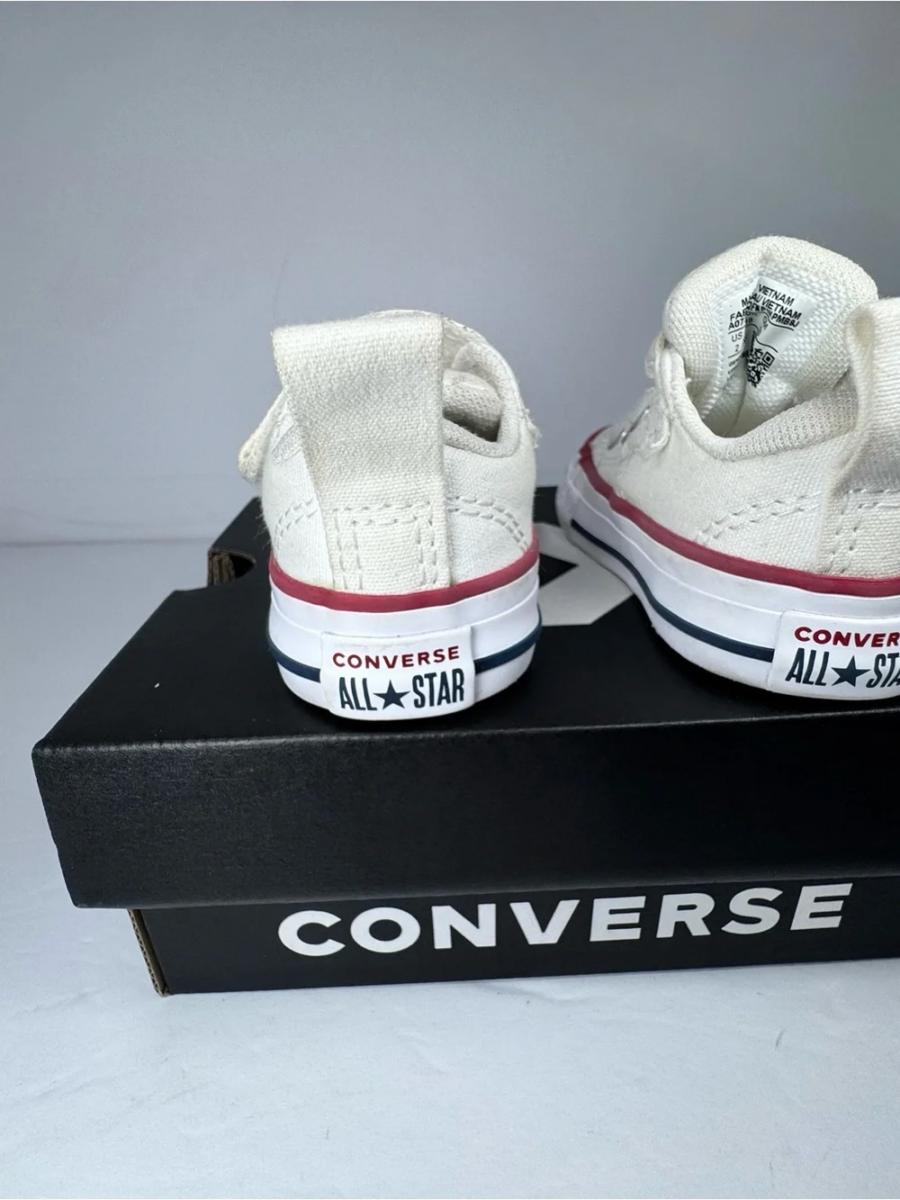 Converse All star toddler size 2 White Canvas Sneakers with Red & Navy Trim